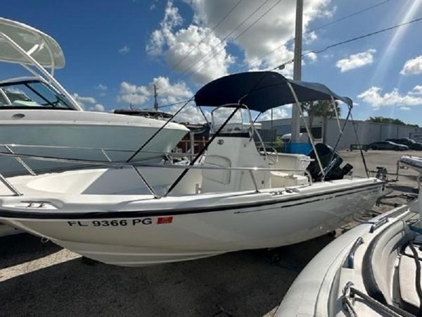 2005 BOSTON WHALER 190 OUTRAGE