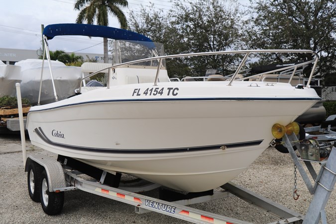 COBIA 194 CENTER CONSOLE